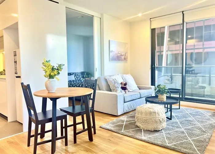 Contemporary 2-Bed Apartment In Melbourne Cbd