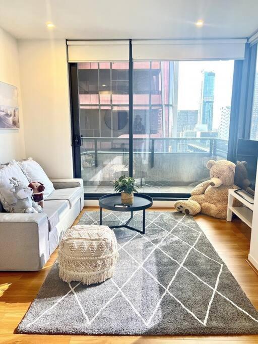 Contemporary 2-bed In Cbd Apartment