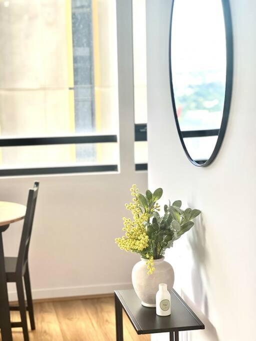 Contemporary 2-bed In Cbd Apartment *